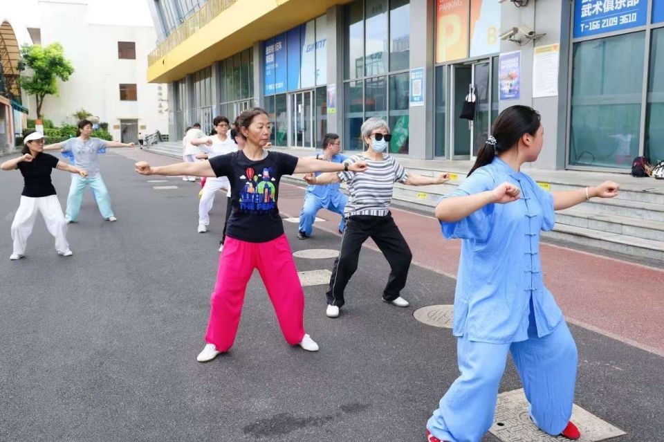 毛信慧, 色活动