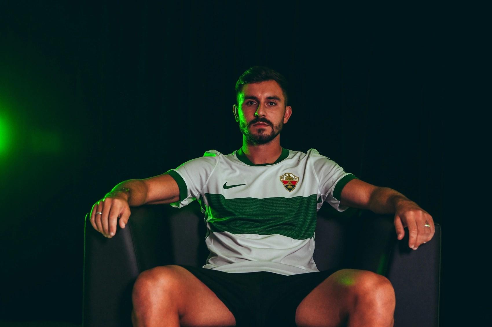 凭借精准的, 球顶级赛场 凭借精准的, 球顶级赛场