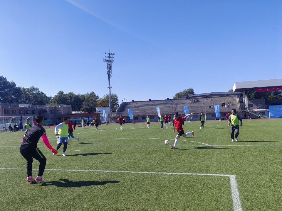 激情四射的, 加深友谊, 繁忙